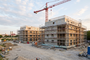Zwei Mehrfamilienhäuser im Bau in München